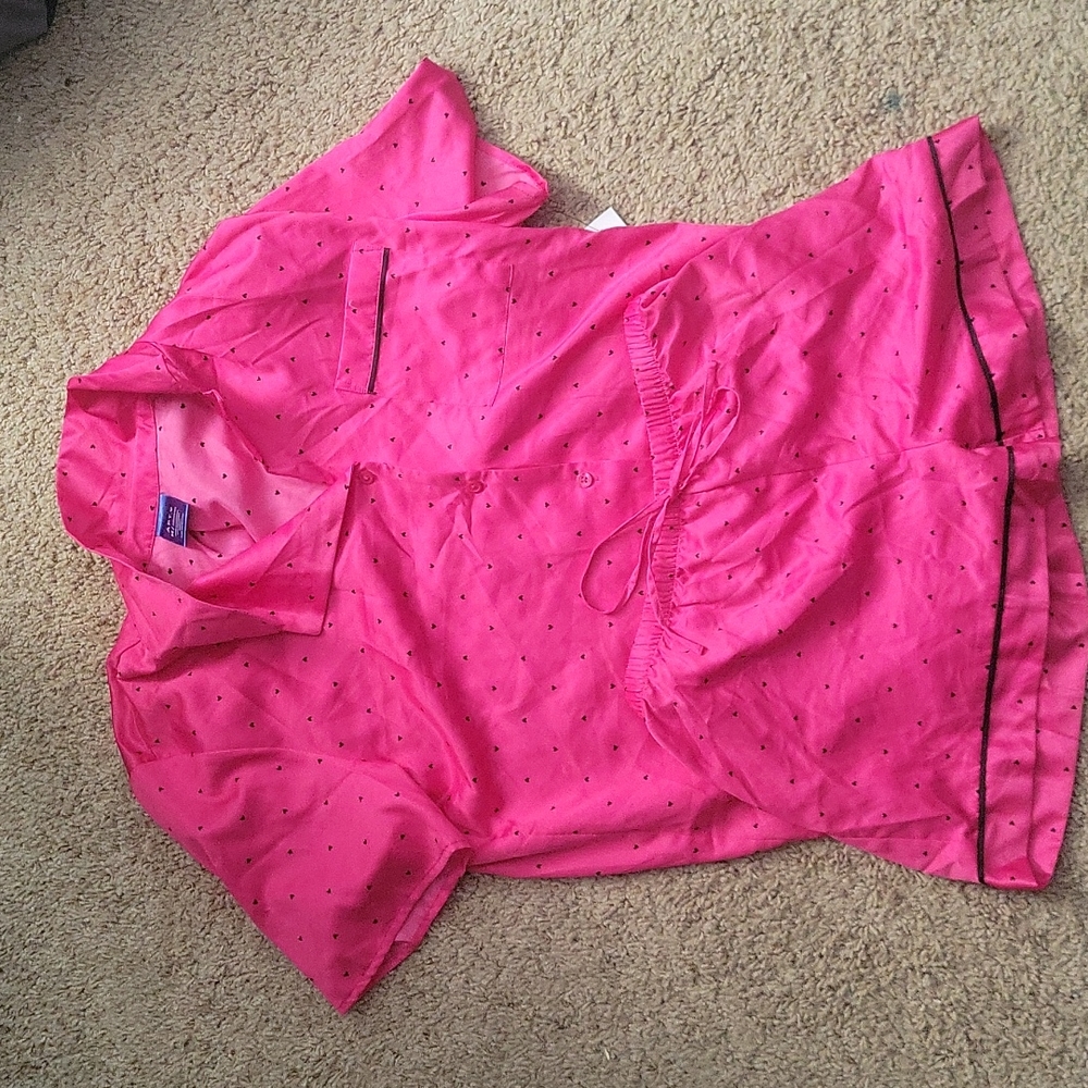 Super cute satin short pj set (Valentine's)